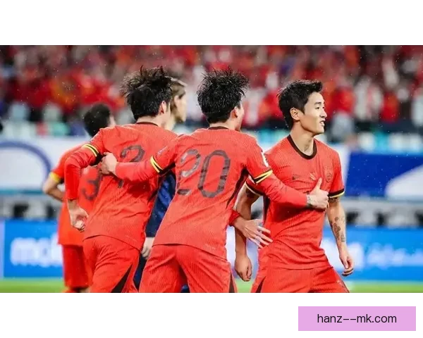 中国男足在2026年世预赛前夕宣布新归化球员加盟 力争突破历史成绩